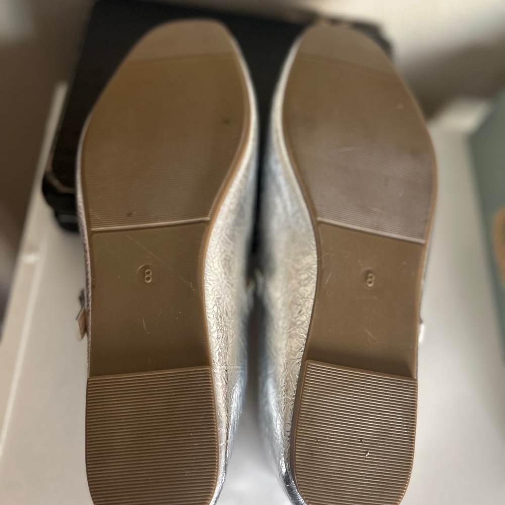 Serra Classic shimmering silver Mary Jane flats NWOT size 8 - Picture 8 of 8